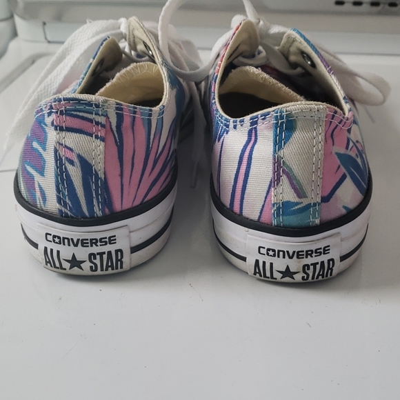 Tropical Pint Low Top Chuck Taylors Size 7 - Picture 3 of 5